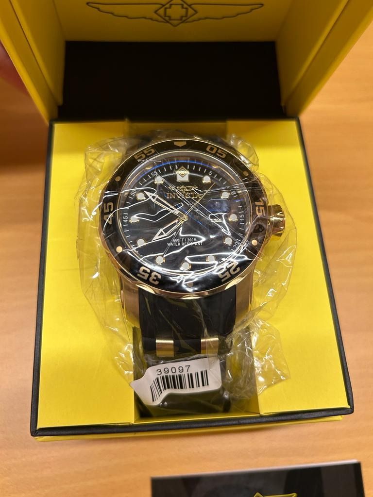 Invicta 39097 Men s Pro Diver Analog Black Gold Tone Black