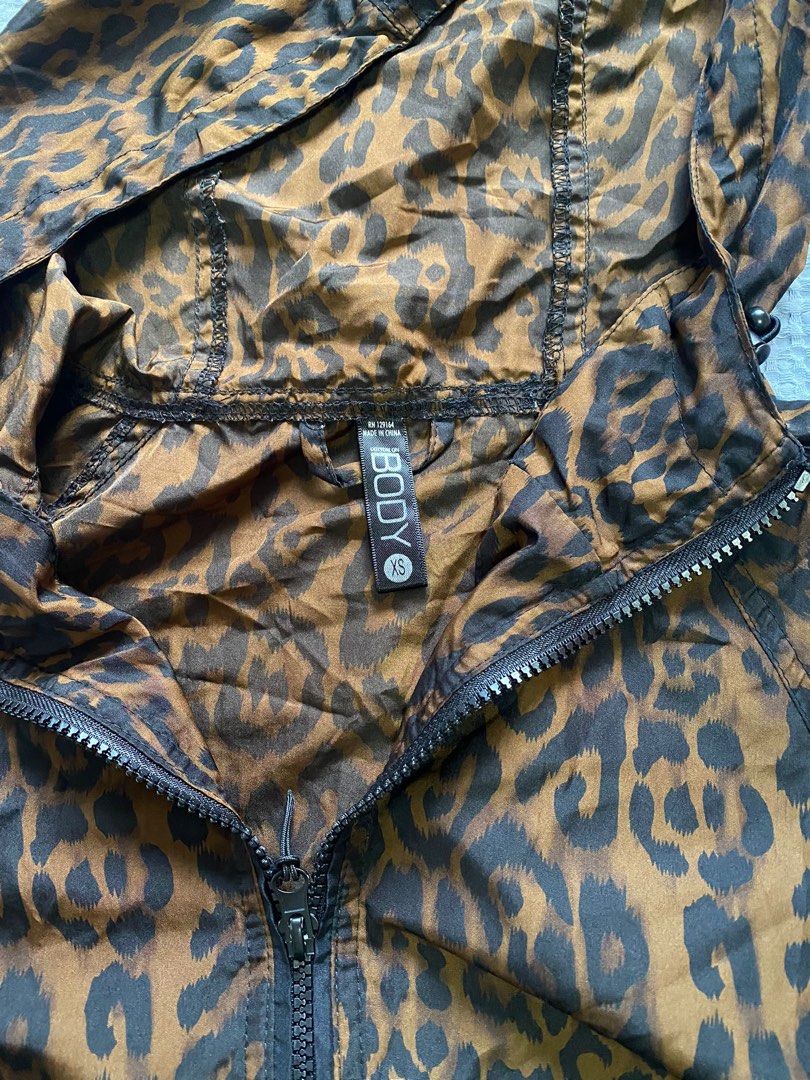 Jacket (Category: Coats, Jackets and Outerwear) located in Singapore. Submitted by daniel.koo.142 (Listing ID 1236501503, Image 3). Description: .