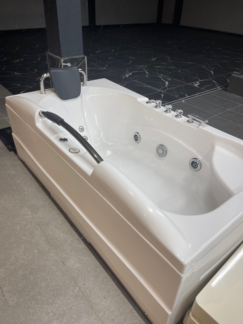 Jacuzzi, Furniture & Home Living, Bathroom & Kitchen Fixtures on Carousell