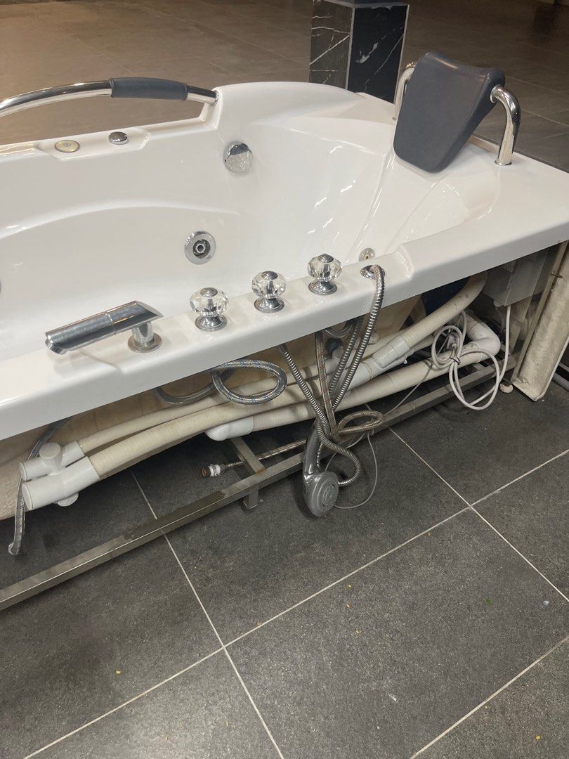 Jacuzzi, Furniture & Home Living, Bathroom & Kitchen Fixtures on Carousell