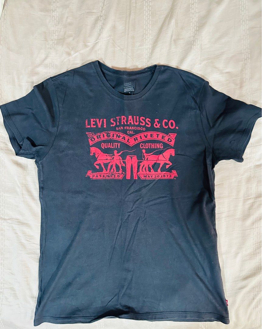 Levi s T Shirt for Sale Size M