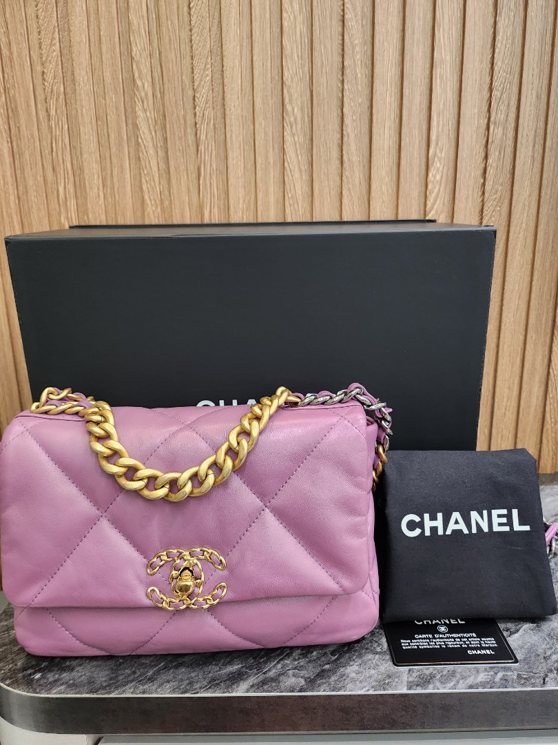 Exquisite New Chanel 19 Pouch/ Wallet in purple quilted lambskin leather ,  GHW