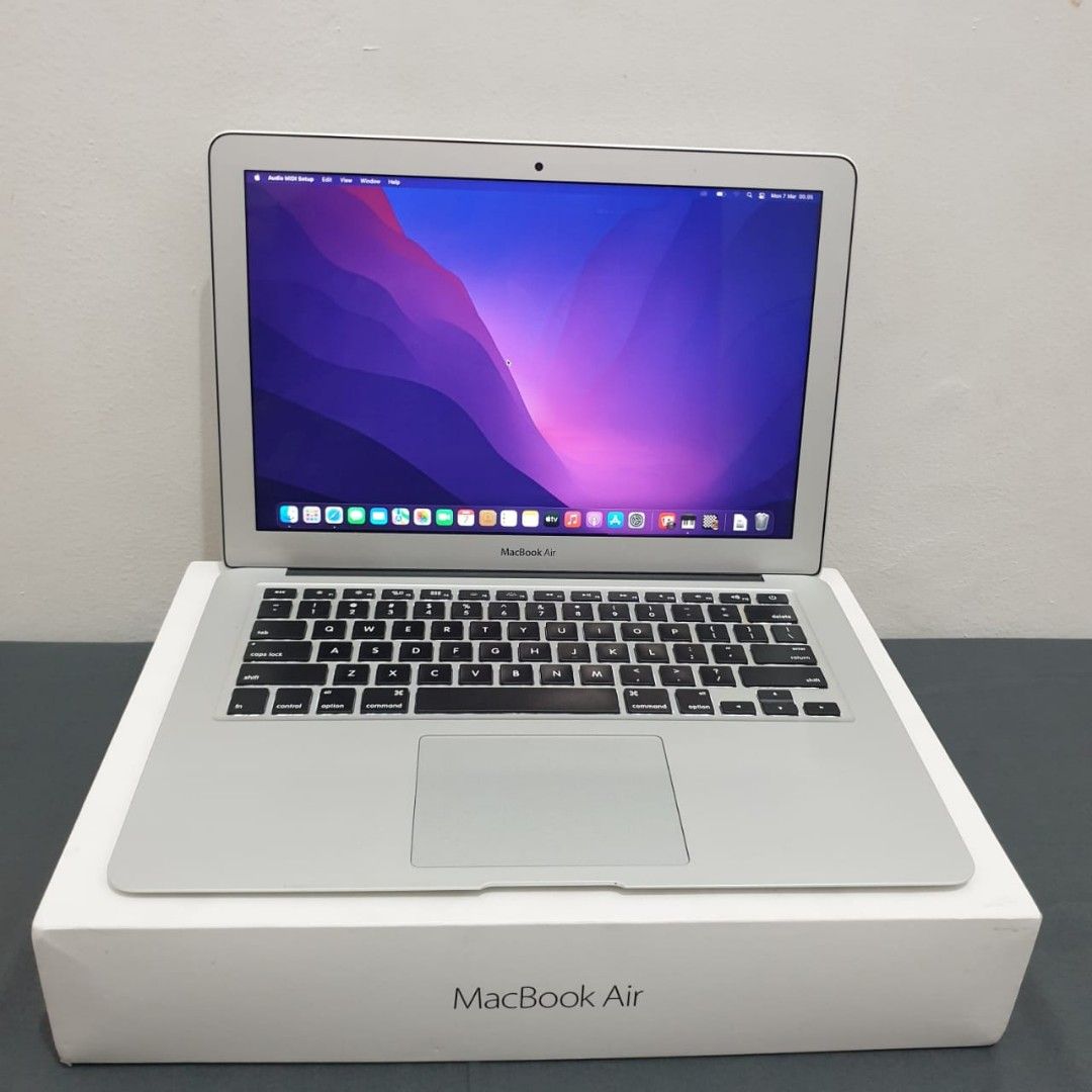 MacBook Air 13-inch Early 2014, 256GB - MacBook本体