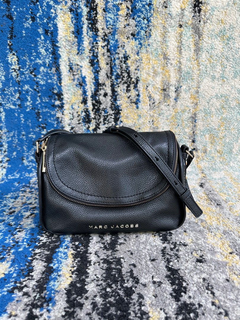 Marc Jacobs The Groove Leather Mini Messenger Bag on Carousell