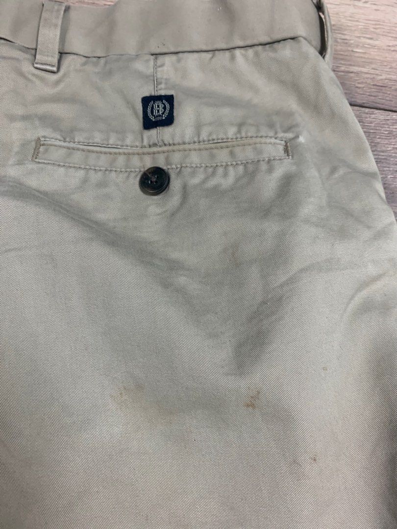 Mark spencer short chino, Fesyen Pria, Pakaian , Bawahan di Carousell