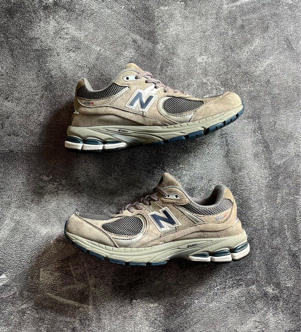New Balance 2002R / size 39, Fesyen Pria, Sepatu , Sneakers di Carousell