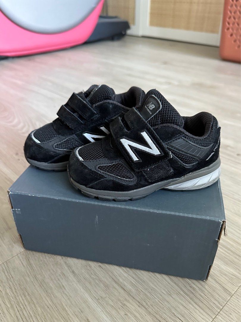 New Balance Full Black Shoes
