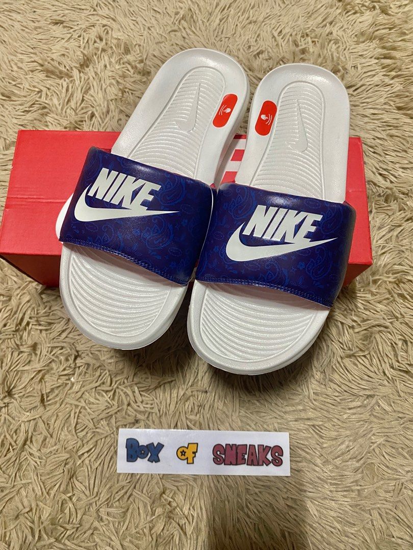 Nike slippers blue and white hotsell