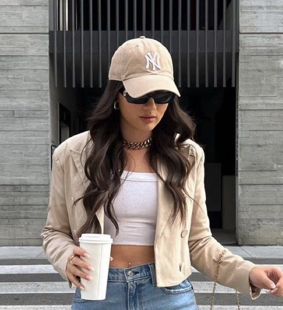 beige yankees hat outfit