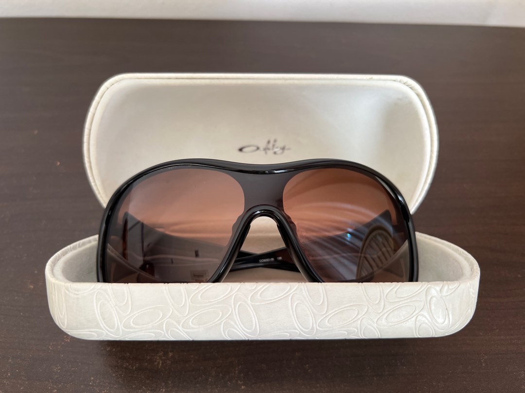 Oakley Trouble Sunglasses, Women's Fashion, Watches & Accessories