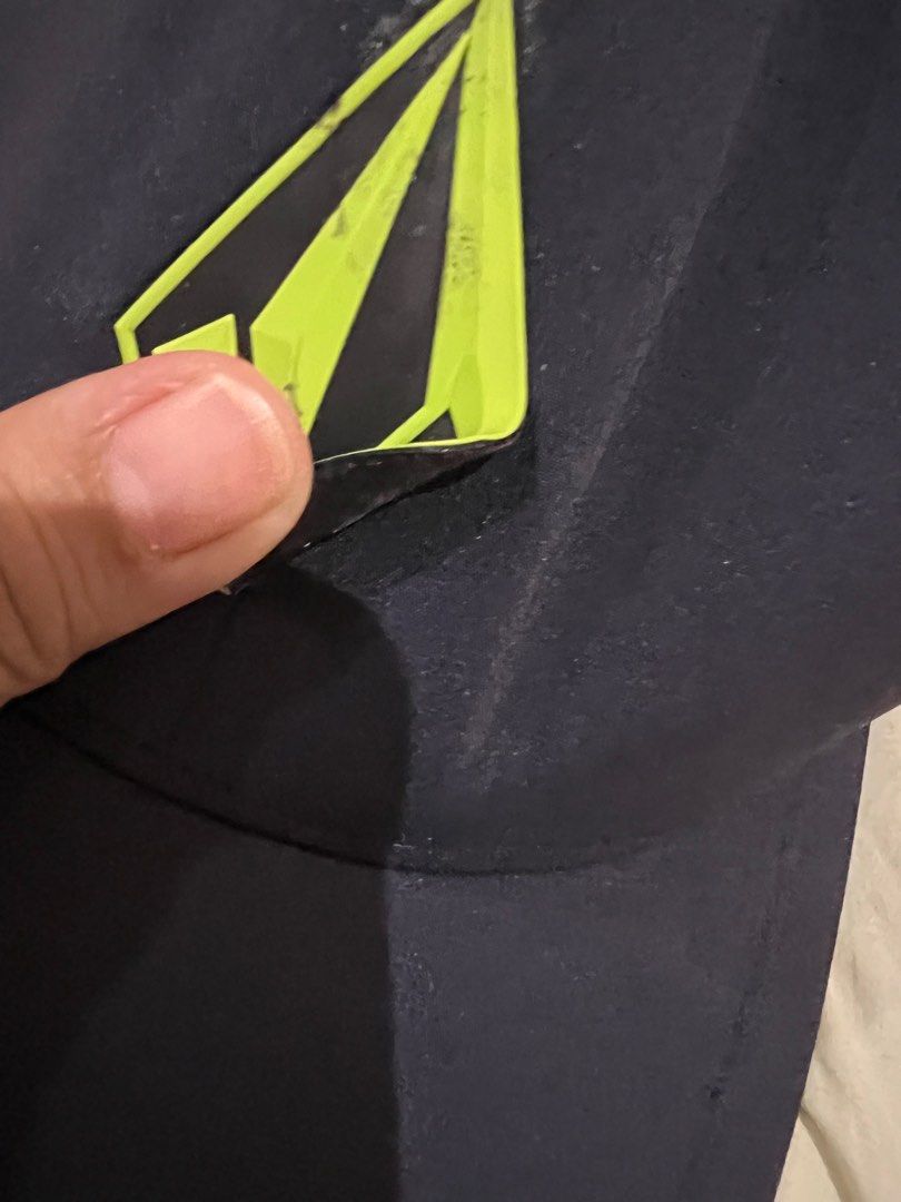 Original Volcom Cap (Category: Caps & Hats) located in Rosario. Submitted by yazah.shop (Listing ID 1236563986, Image 2). Description: With flaw, see pix above Shopee checkout available.