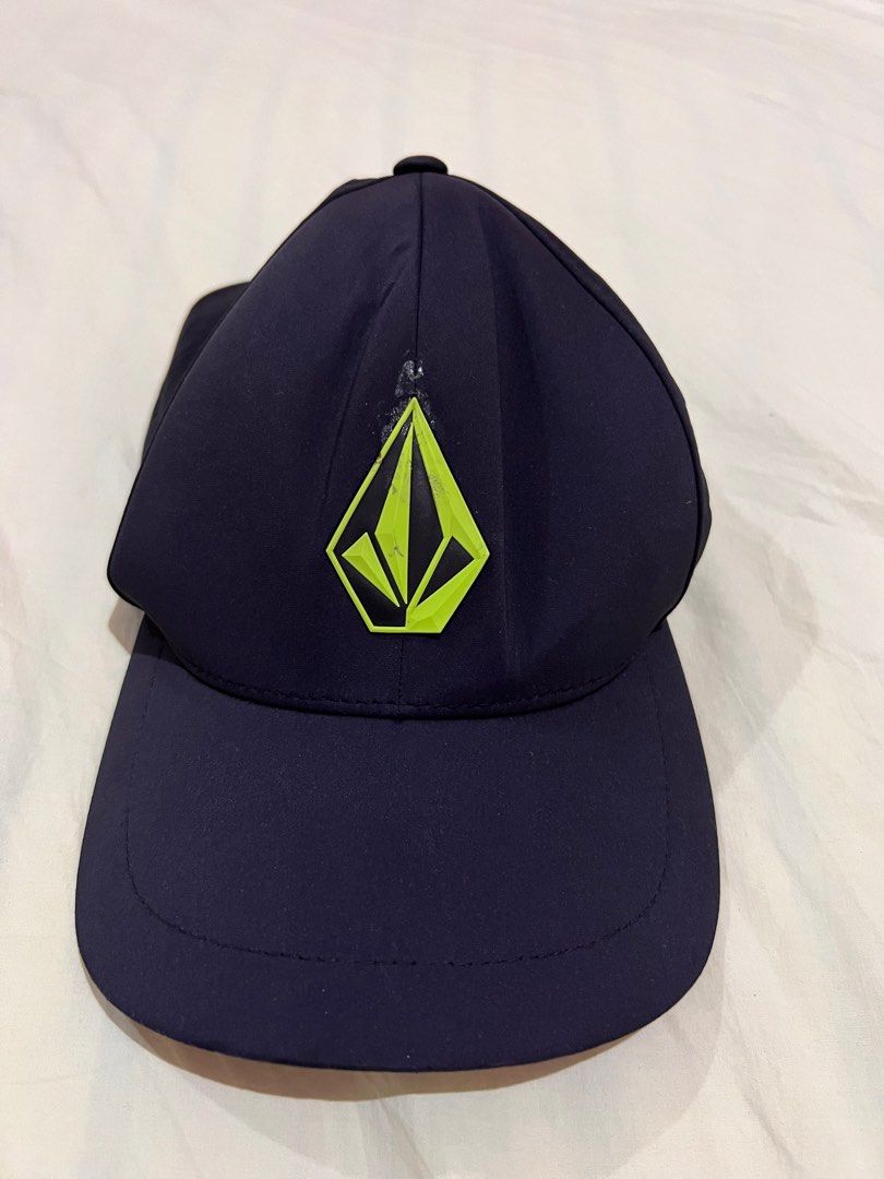 Original Volcom Cap (Category: Caps & Hats) located in Rosario. Submitted by yazah.shop (Listing ID 1236563986, Image 1). Description: With flaw, see pix above Shopee checkout available.