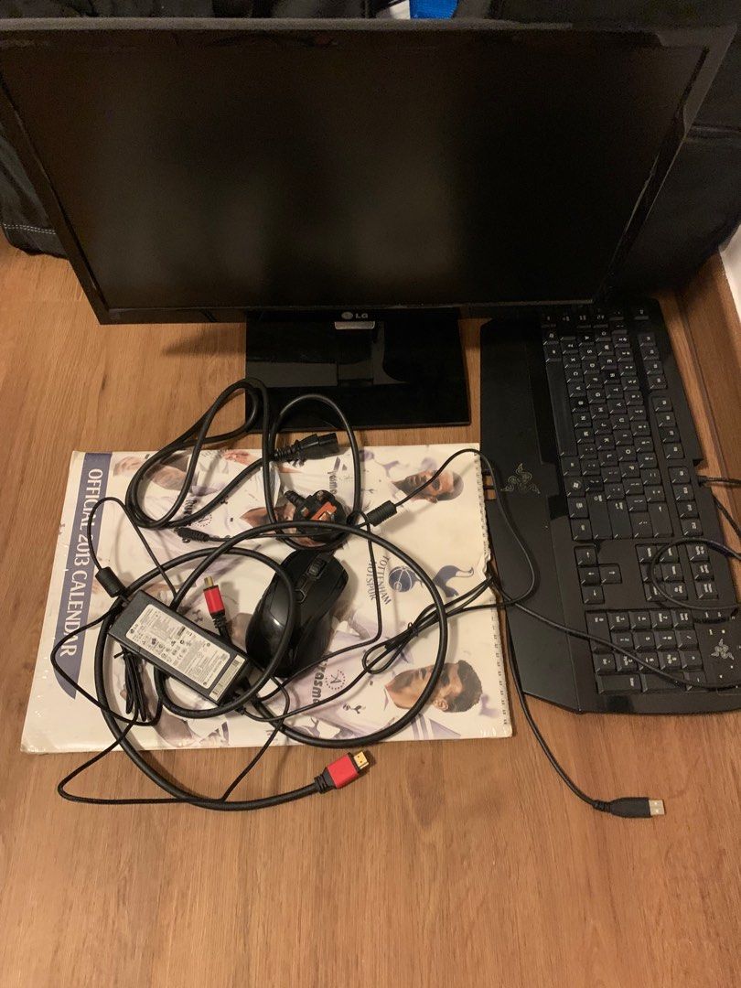 Pc bundle (Category: Monitor Screens) located in Singapore. Submitted by bashiro (Listing ID 1234167119, Image 2). Description: LG 22 inch monitor, CM storm gaming mouse, razor wired keyboard..