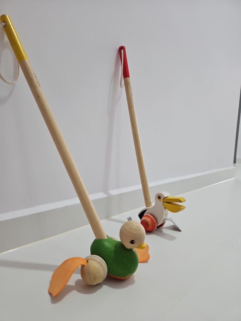 Plan toys shop push along