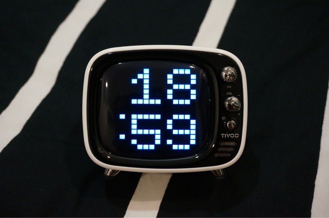 Divoom tivoo retro bluetooth speaker top