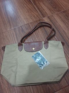 (Kategori: ) berada di . Dikirim oleh elleshopee (ID iklan 1236515938, Gambar 1). Deskripsi: .
