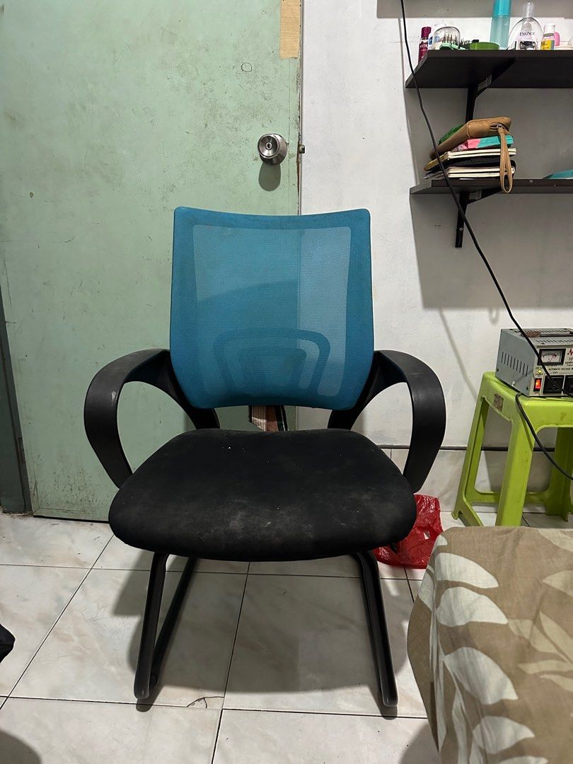 Preloved office chair (Category: Office Furniture & Fixtures) located in Quezon City. Submitted by marysshop (Listing ID 1236548672, Image 1). Description: No defects need to clean lang Location: QC near sto domingo church and Banawe.
