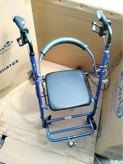 ROLLATOR WITH FOOTREST BLUE