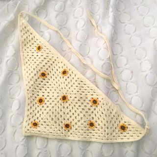 Shein y2k/cottagecore sunflower floral white crochet bandana/ hair accessory