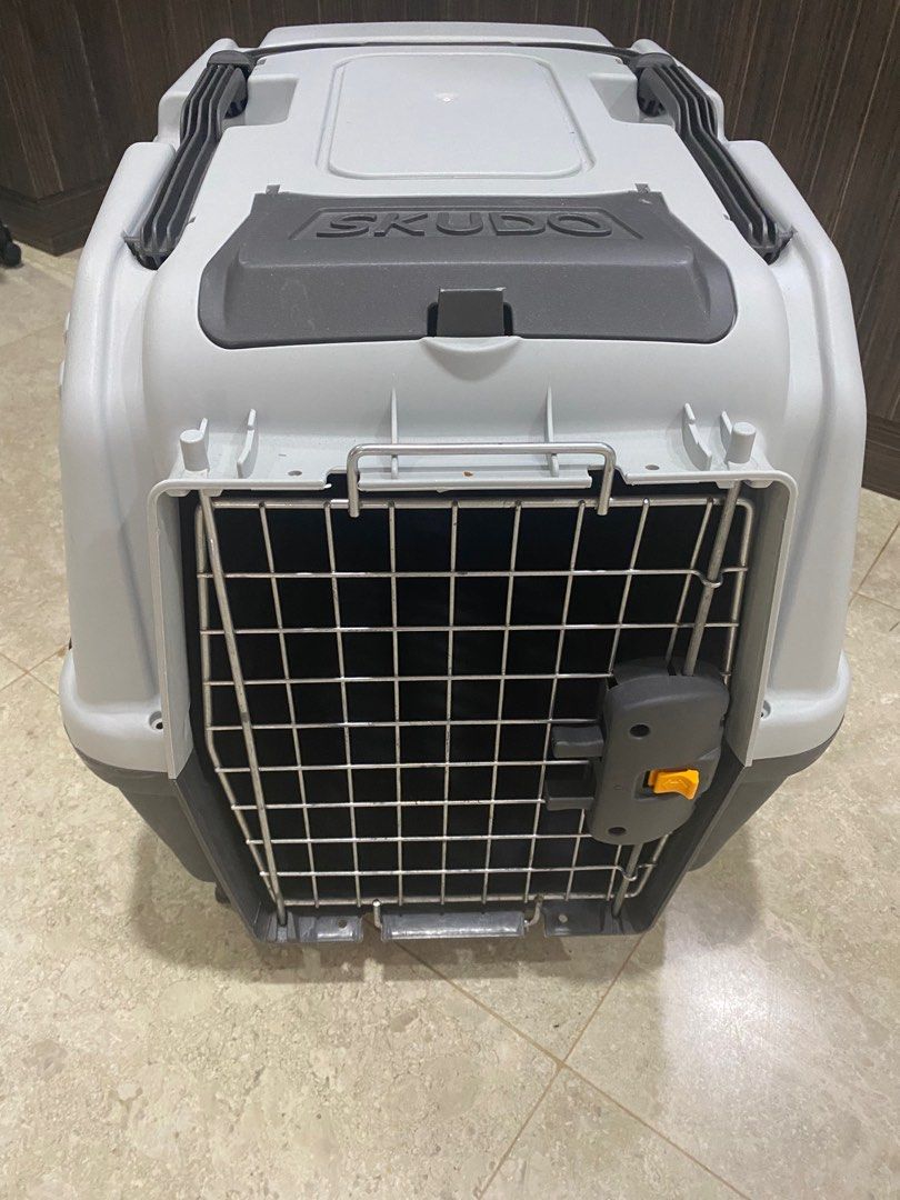 Skudo pet crate, Pet Supplies, Homes & Other Pet Accessories on Carousell