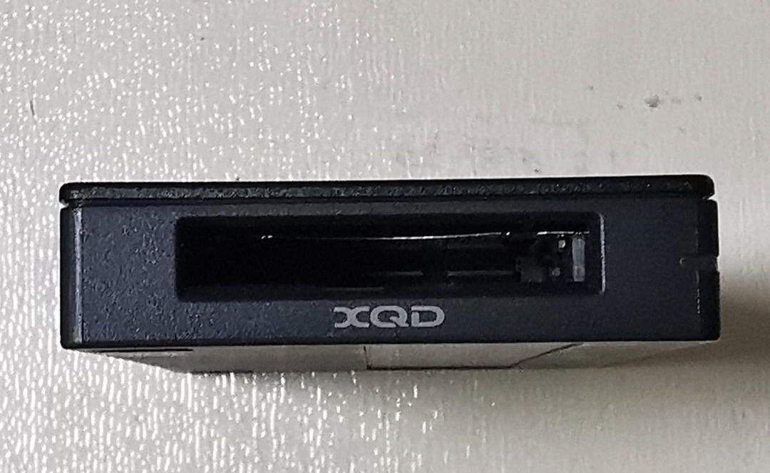 Sony XQD card reader (MRWE80), 攝影器材, 攝影配件, 其他攝影配件 Carousell