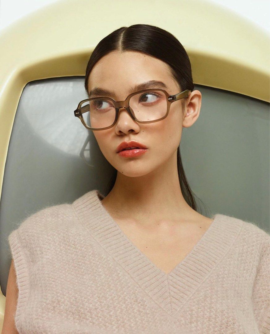 Sunnies Studios/Sunnies Specs AntiRad in Dmitri (Fog) on Carousell