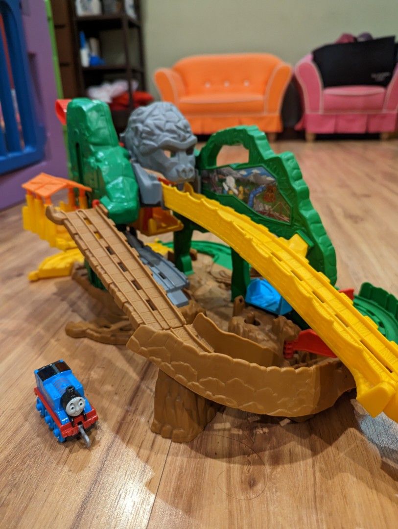Thomas take and store play jungle quest