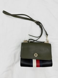(Category: ) located in . Submitted by kokoclosets (Listing ID 1236536832, Image 1). Description: .