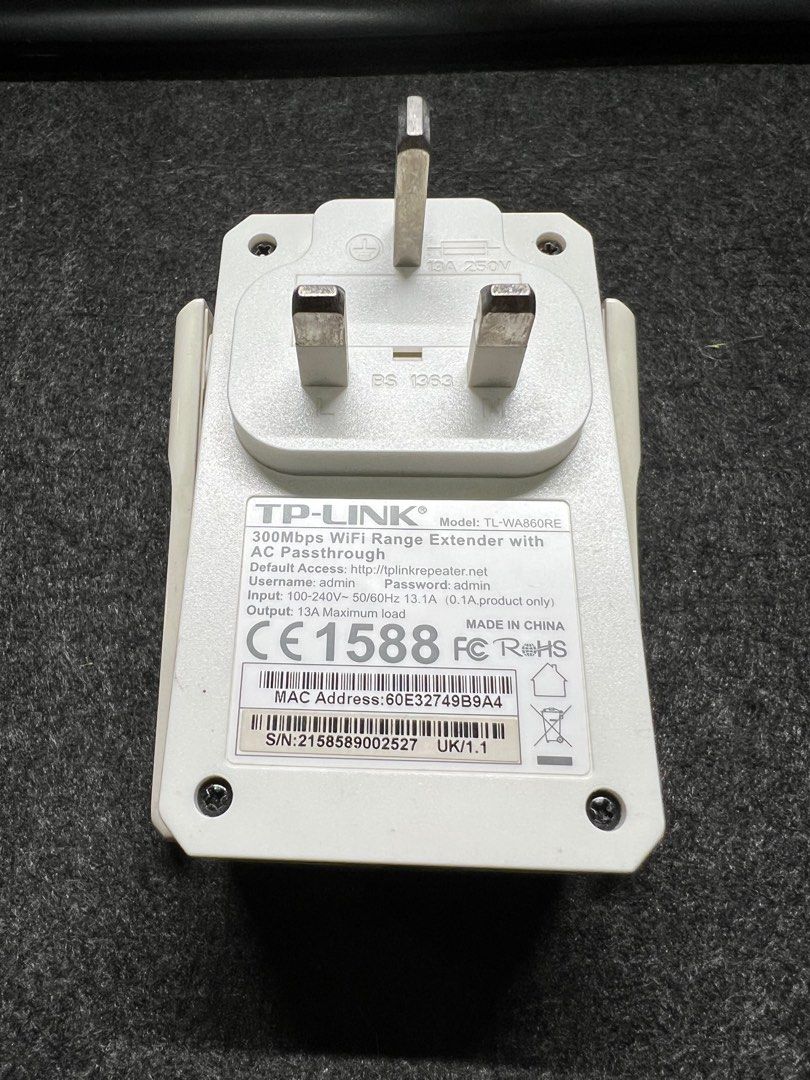 TP-Link Wifi Extender 300MBPS (Category: Networking) located in Manila. Submitted by jooooooooo.jooooooooo (Listing ID 1236531078, Image 3). Description: Used but still in great condition Wifi Extender.