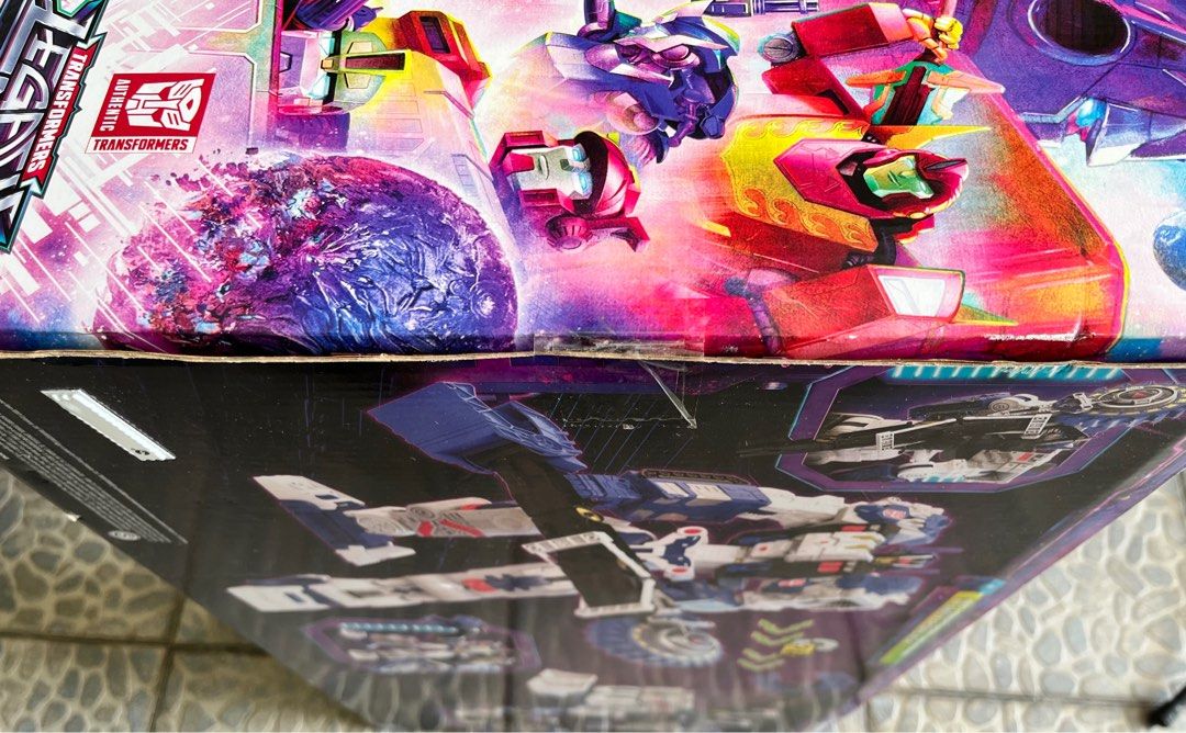 Transformers Cybertron Universe Titan Class Metroplex, Hobbies & Toys