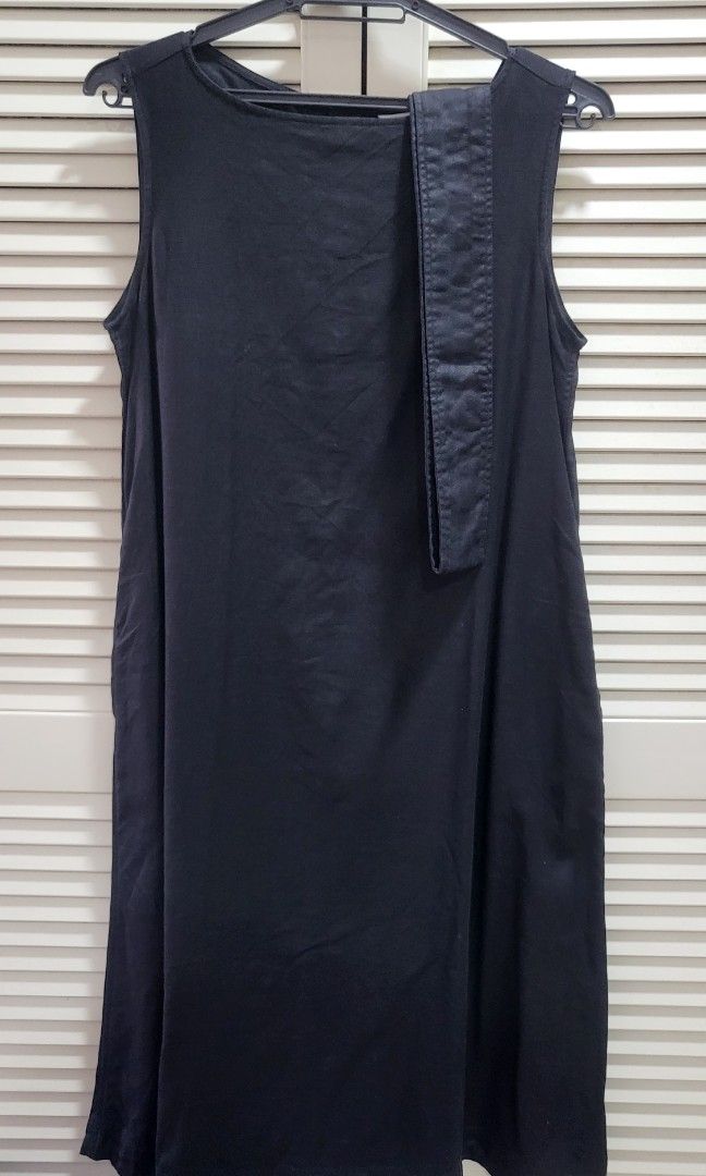 Uniqlo A Line Linen Dress Black M, Women's Fashion, Dresses & Sets, Dresses  on Carousell