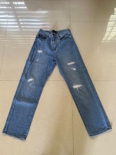 UNIQLO straight leg medium washed jeans