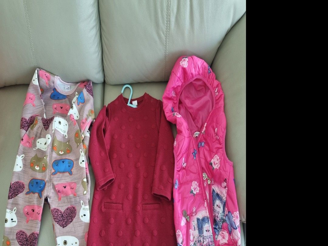 Winter bundle (Category: Babies & Kids Fashion) located in Singapore. Submitted by busymummy87 (Listing ID 1236424165, Image 2). Description: bundle of winter wear - vest, top and pyjamas. price includes courier delivery.