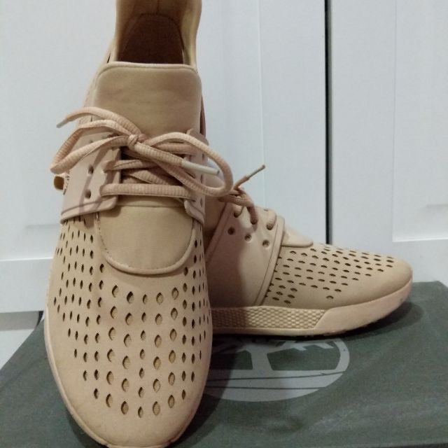 Women's kiri sales up sneakers