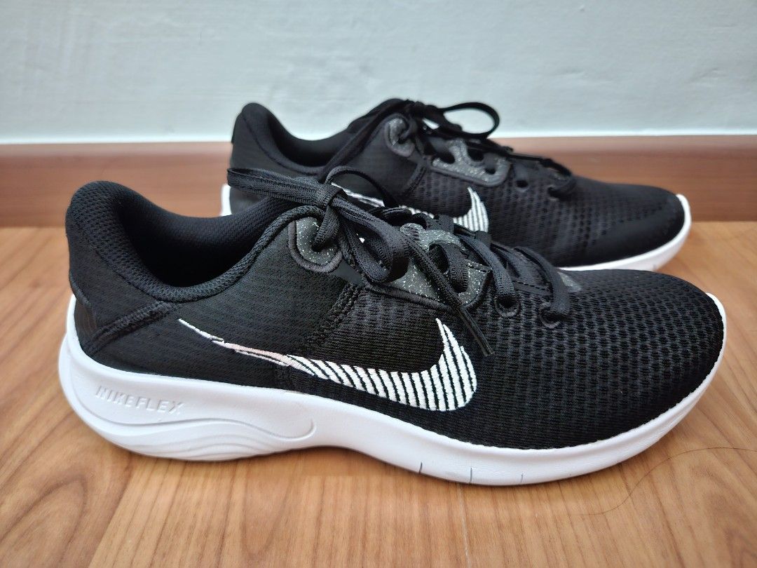 womens size 8 nike trainers