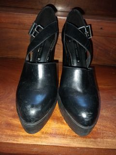 Zara black wedges / platform shoes