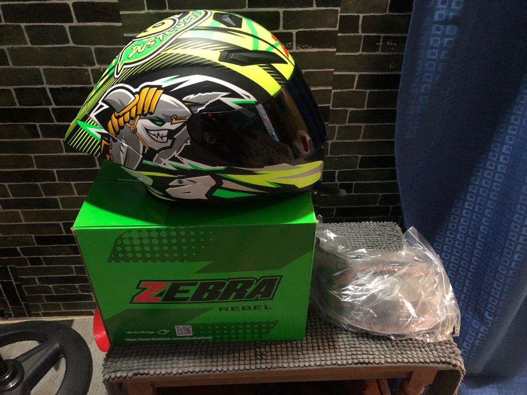 Shipping nationwide Zebra helmet double visor free clear lense