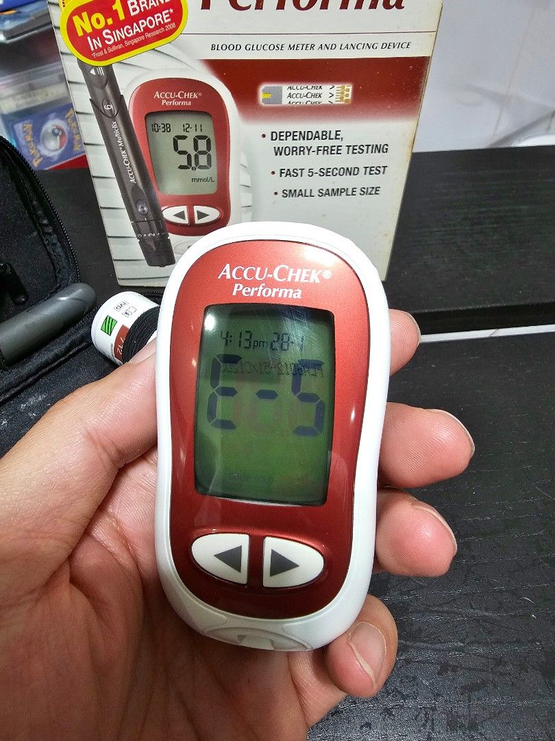Accuchek performa Blood Glucose monitor used lancing device 5 second