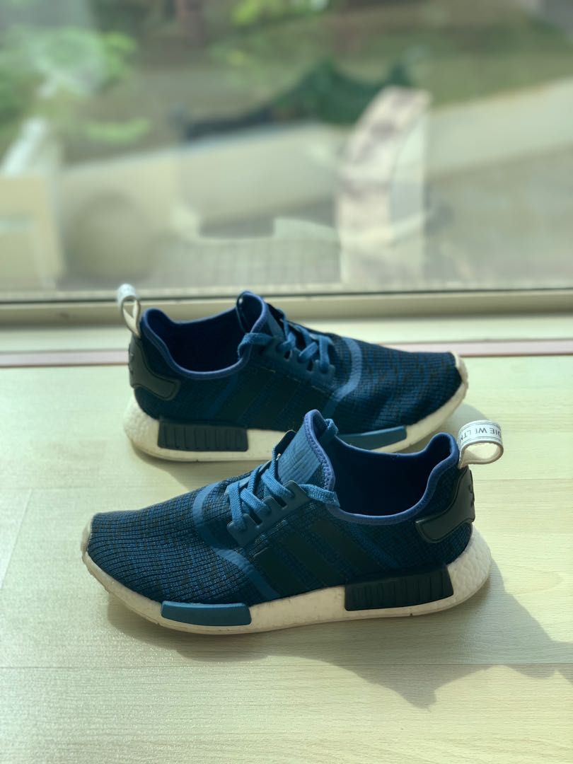 Adidas nmd r1 navy deals