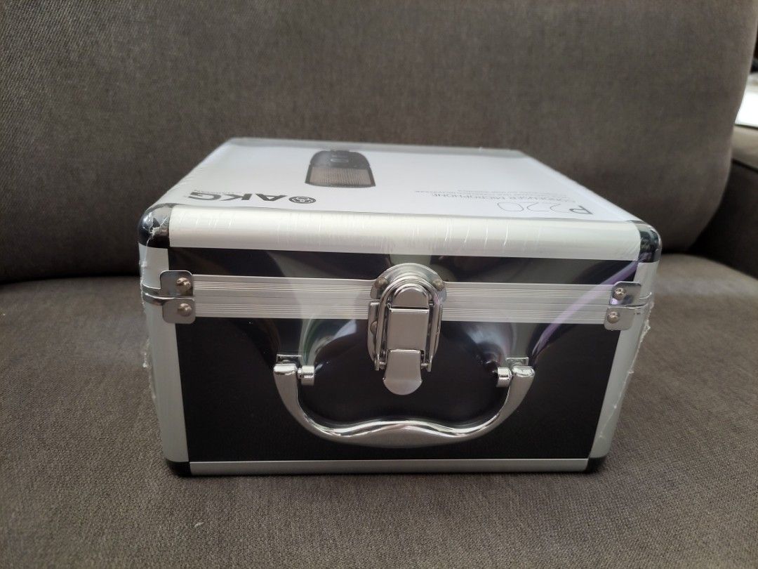 AKG p220 condenser microphone with shock mount and case, Audio