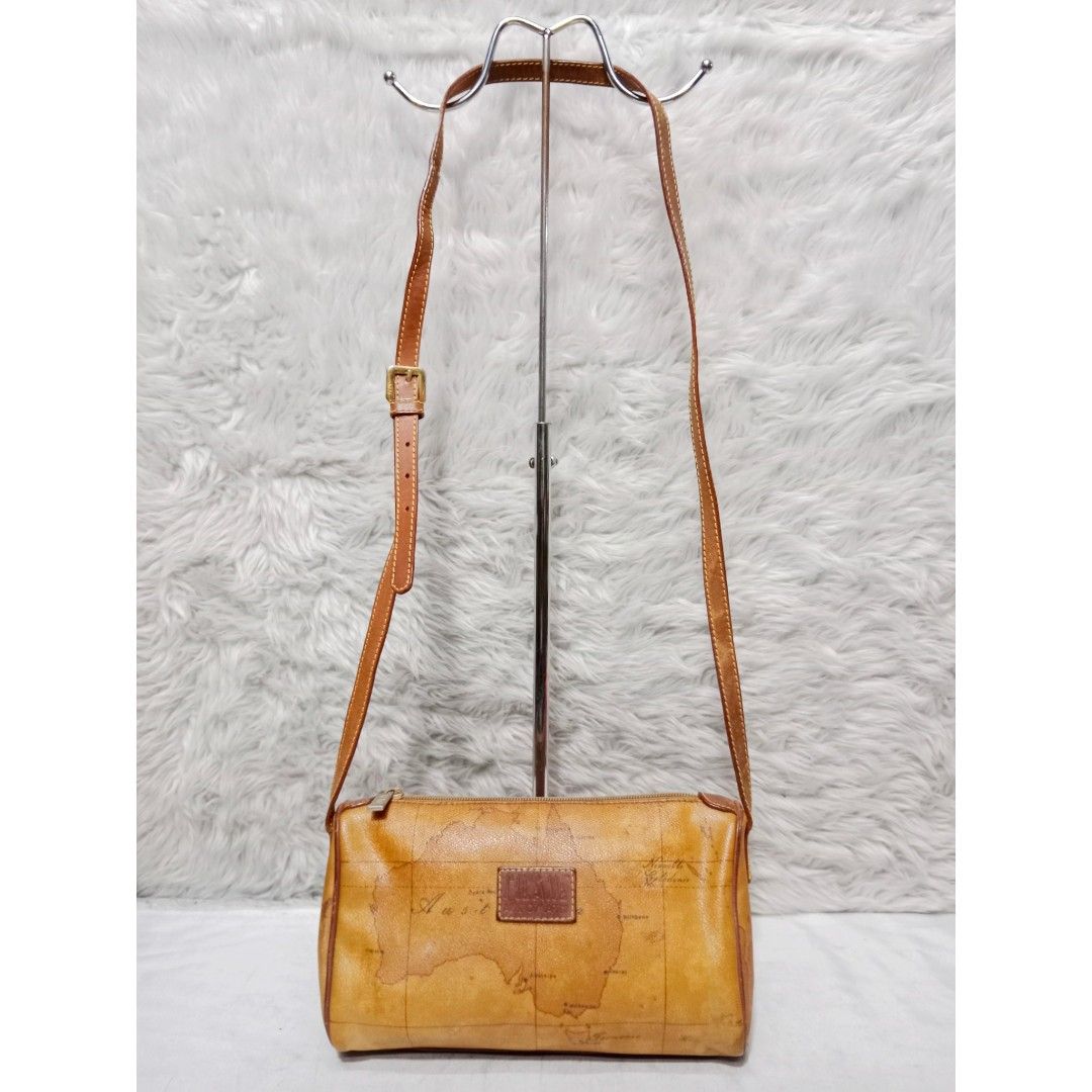 Alviero sling bag top