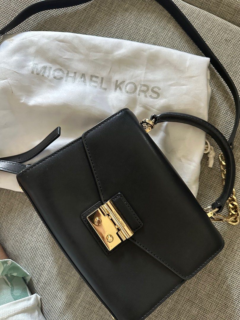 Michael kors mini clutch hotsell