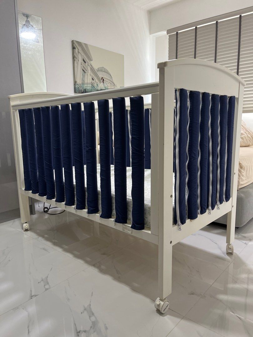 Babyhood 4 in 1 classic curve cot with free bumpers thrown in (flown