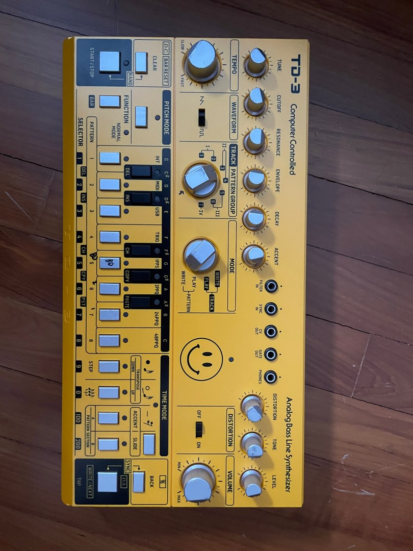 Behringer td3, Hobbies & Toys, Music & Media, Musical Instruments on ...