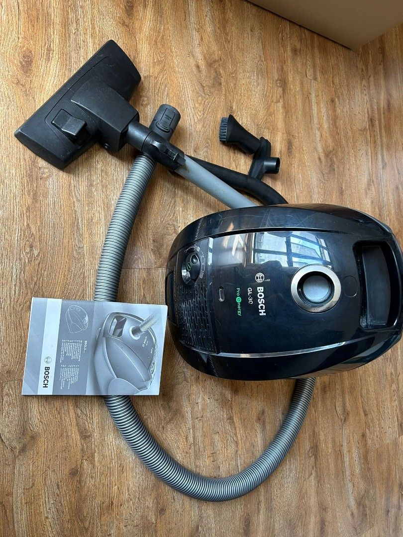 Bosch GL30 vacuum, TV & Home Appliances, Vacuum Cleaner & Housekeeping