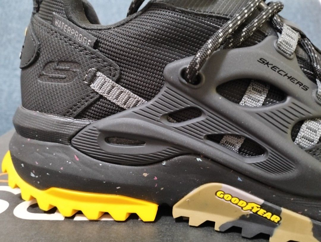 Skechers shoes on on sale sale