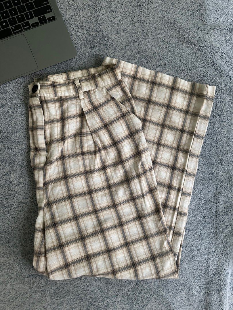button waist plaid wide leg pants (Category: Other Bottoms) located in Bulacan. Submitted by theinternetz (Listing ID 1240485452, Image 2). Description: shein button waist slant pocket plaid wide leg pants 〰️ in good condition! used only twice sadly ): doesn't fit me anymore cus i gained weight lol 〰️ no flaws :) 〰️ size is large .