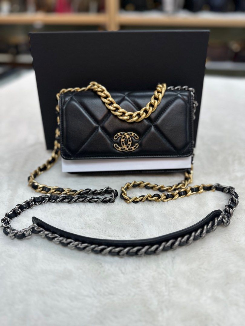 Authentic CHANEL Timeless Black Caviar 6 Key Holder Case -  4.24"x2.75" CHIC ❤️