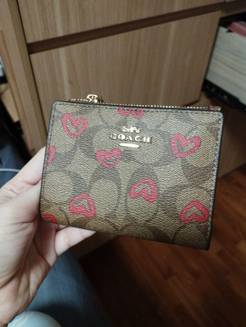 Coach wallet heart clearance