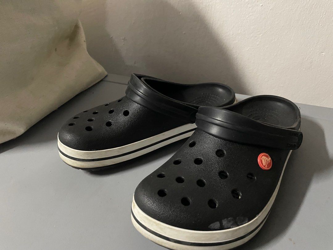 Black crocs discount size 6
